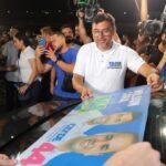 Com Brasília amarela e adesivaço, Wilson Lima inicia campanha ao Senado pelas ruas de Manaus