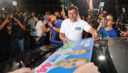 Com Brasília amarela e adesivaço, Wilson Lima inicia campanha ao Senado pelas ruas de Manaus