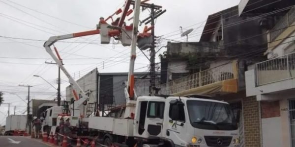 Medidores-aereos-instalados-pela-Amazonas-Energia-serao-proibidos-Foto-Amazonas-Energia-Divulgacao-e1679933536120