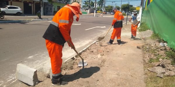 Prefeitura-de-Manaus-recupera-calcada-e-meio-fio-em-frente-a-escola-municipal-no-bairro-Compensa-3