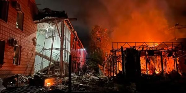 Ucrânia Sob Ataque: Rússia Causa Mortes e Destruição em Bombardeio Histórico; veja vídeo