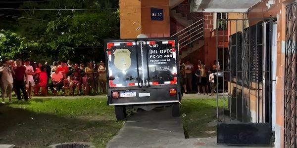 Urgente: jovem é executado com mais de 20 tiros dentro de apartamento no Prosamim em Manaus