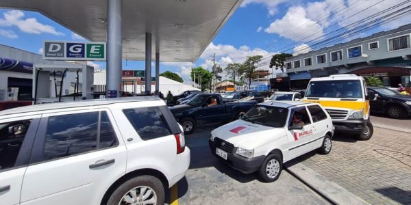 postos-fila-curitiba-gasolina-aumento-970x550